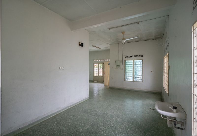 Banting Bungalow House (Jalan Kemboja)