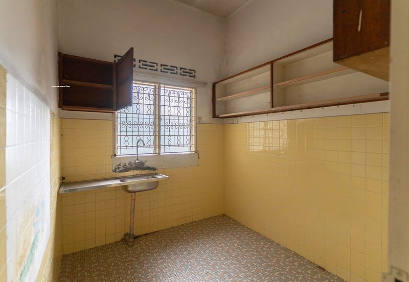 Banting Bungalow House (Jalan Kemboja)