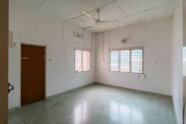 Banting Bungalow House (Jalan Kemboja)