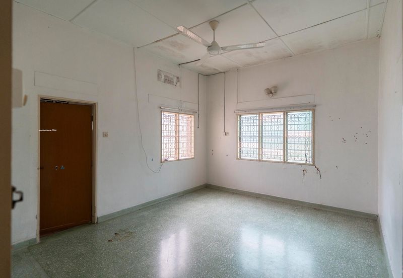 Banting Bungalow House (Jalan Kemboja)