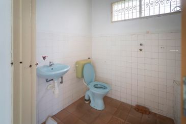 Banting Bungalow House (Jalan Kemboja)