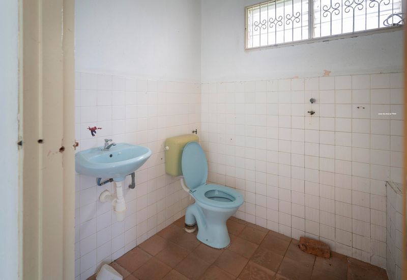 Banting Bungalow House (Jalan Kemboja)