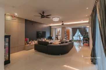 Jalan Penaga Lake View House