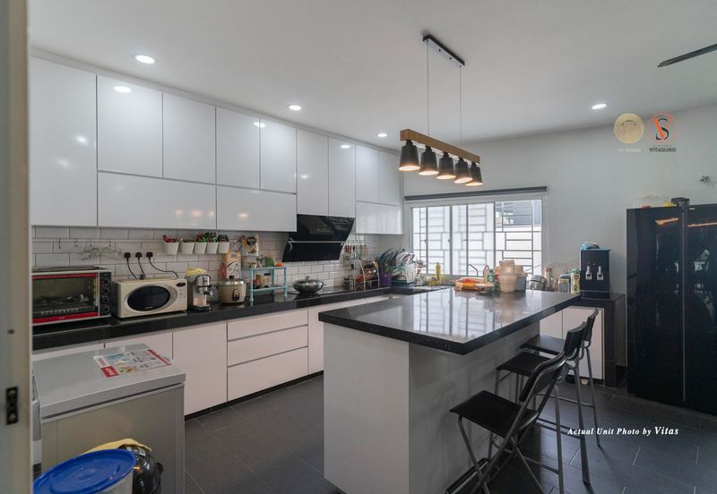 Jalan Penaga Lake View House