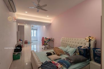 Jalan Penaga Lake View House