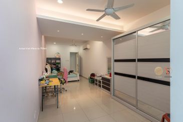 Jalan Penaga Lake View House