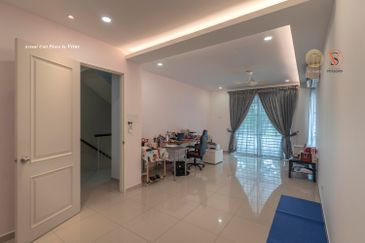 Jalan Penaga Lake View House