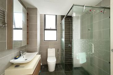 The M @ Medini Macrolink