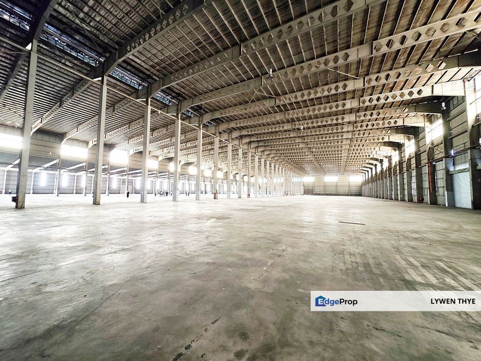 Perindustrian Pasir Gudang, Pasir Gudang, Johor | Warehouse & 5-storey Office Building Land Size Approx. 7.42 acres Immediately Ready, Johor, Pasir Gudang
