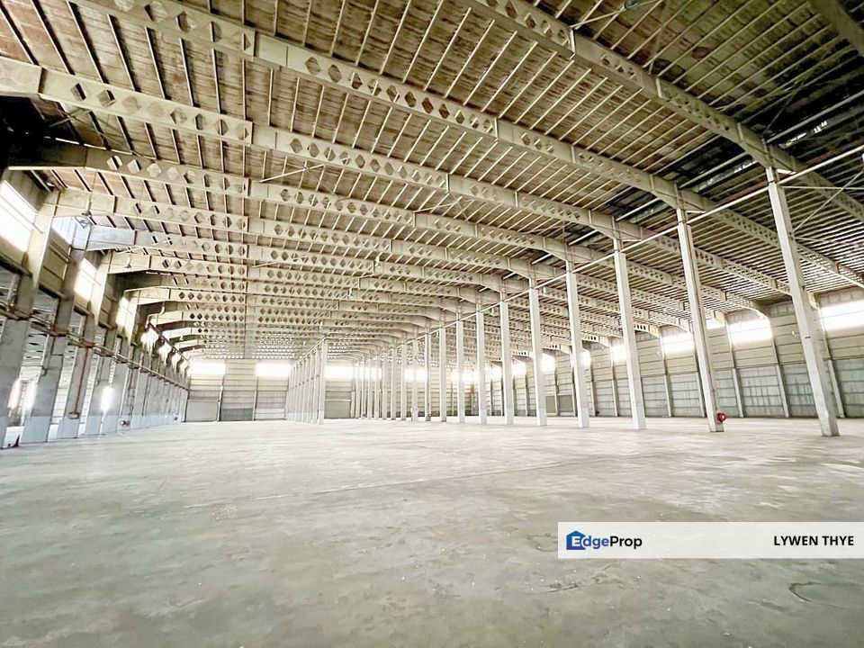 Perindustrian Pasir Gudang, Pasir Gudang, Johor | Warehouse & 5-storey Office Building Land Size Approx. 7.42 acres Immediately Ready, Johor, Pasir Gudang