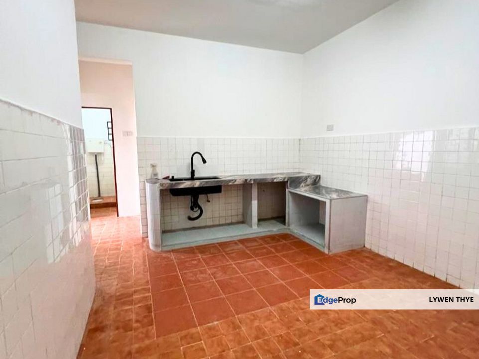 Taman Skudai Baru, Skudai, Johor | Single Storey 3R2B Strategic Location Nice Condition, Johor, Skudai