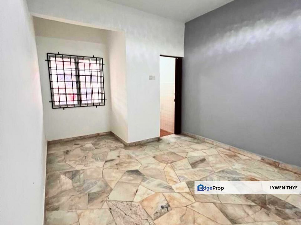 Taman Skudai Baru, Skudai, Johor | Single Storey 3R2B Strategic Location Nice Condition, Johor, Skudai