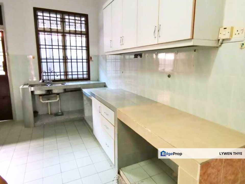 Taman Bestari 2, Skudai, Johor | Single Storey 3+1R2B Popular Location Nice Condition Unit, Johor, Skudai