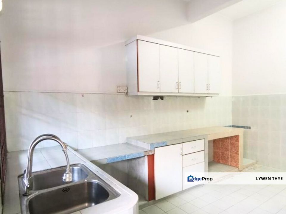 Taman Bestari 2, Skudai, Johor | Single Storey 3+1R2B Popular Location Nice Condition Unit, Johor, Skudai