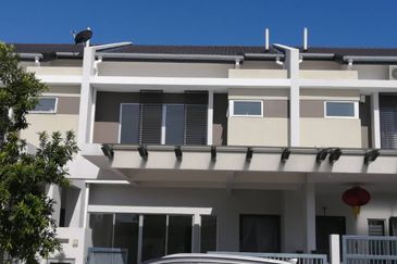 BANDAR AINSDALE (SANTAI)