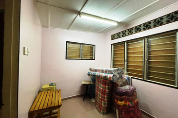 [NON BUMI| FACING SOUTH| LOW DENSITY] 1 Storey Bungalow Petaling Jaya