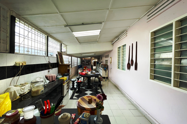 [NON BUMI| FACING SOUTH| LOW DENSITY] 1 Storey Bungalow Petaling Jaya