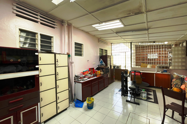 [NON BUMI| FACING SOUTH| LOW DENSITY] 1 Storey Bungalow Petaling Jaya