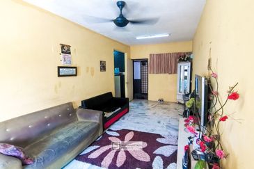 Iris Apartment, Taman Saujana Utama