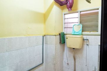 Iris Apartment, Taman Saujana Utama