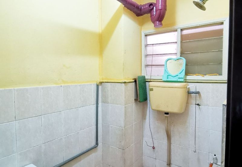 Iris Apartment, Taman Saujana Utama