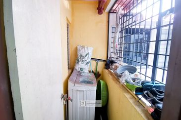 Iris Apartment, Taman Saujana Utama