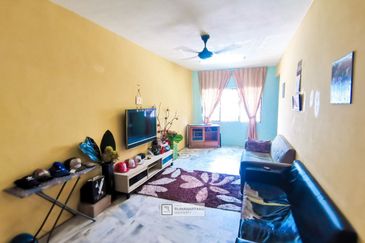 Iris Apartment, Taman Saujana Utama