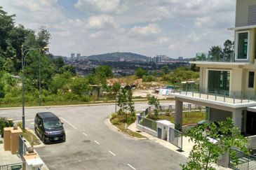 Mahkota Hills