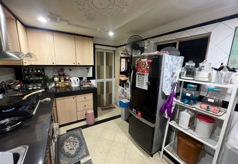 [LOWER FLOOR| BALCONY| GATED GUARDED] Golden Villa Apartment Jalan Temenggung Klang