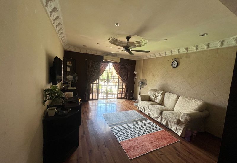 [LOWER FLOOR| BALCONY| GATED GUARDED] Golden Villa Apartment Jalan Temenggung Klang