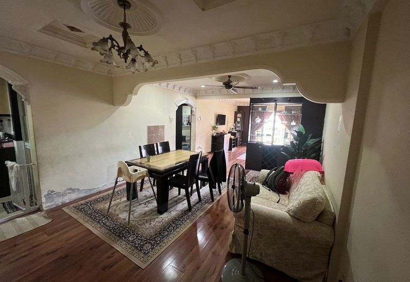 [LOWER FLOOR| BALCONY| GATED GUARDED] Golden Villa Apartment Jalan Temenggung Klang