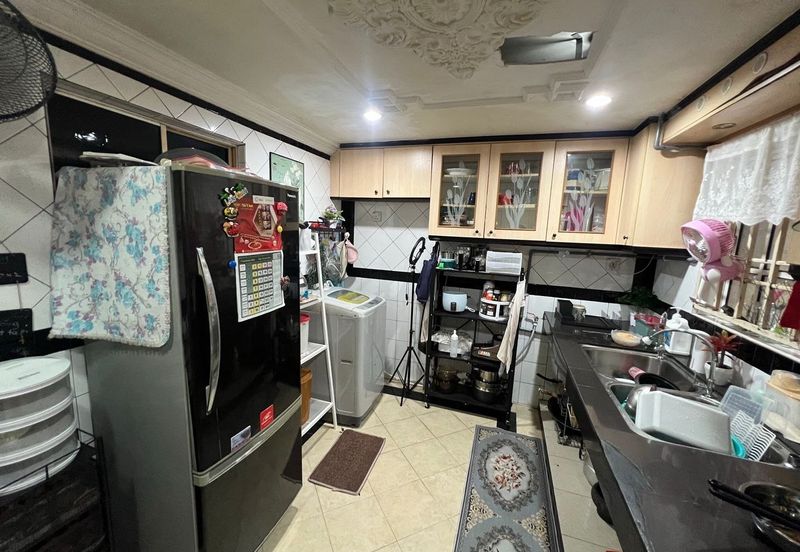 [LOWER FLOOR| BALCONY| GATED GUARDED] Golden Villa Apartment Jalan Temenggung Klang