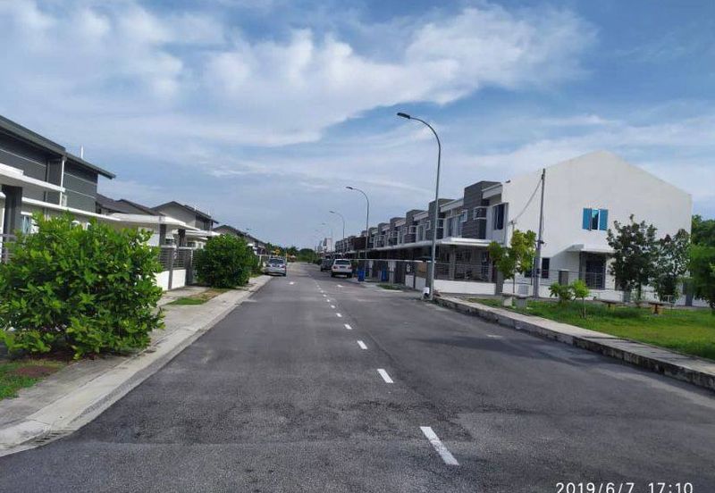 [END LOT| EXTRA LAND 10 FEET] 2 Storey Terrace Kayangan Residence Seksyen 32 Shah Alam