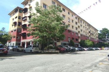 Flat PKNS, Seksyen 7