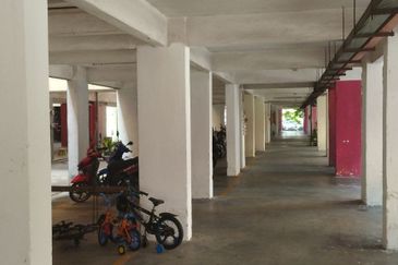 Flat PKNS, Seksyen 7