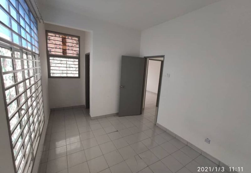 Taman Kristal, Dengkil