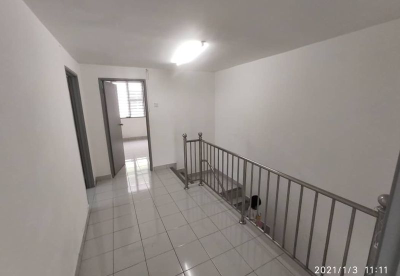 Taman Kristal, Dengkil