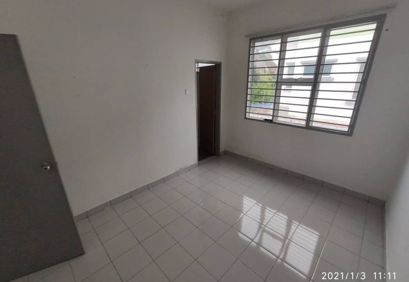 Taman Kristal, Dengkil