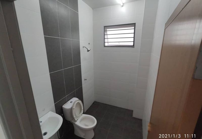 Taman Kristal, Dengkil