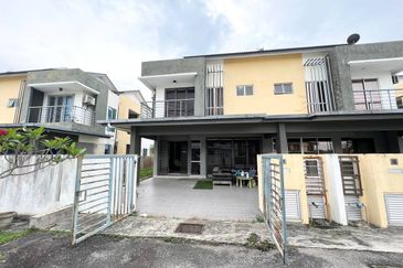 [FACING NORTH EAST| PARTIAL FURNISHED| PRIME AREA] 2 Storey Semi D Taman Delima Jaya Dengkil