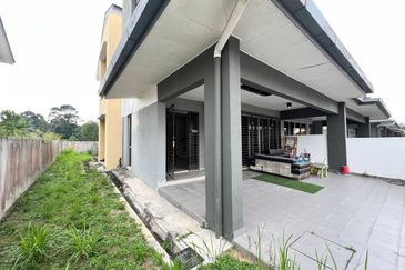 [FACING NORTH EAST| PARTIAL FURNISHED| PRIME AREA] 2 Storey Semi D Taman Delima Jaya Dengkil