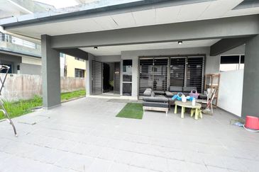 [FACING NORTH EAST| PARTIAL FURNISHED| PRIME AREA] 2 Storey Semi D Taman Delima Jaya Dengkil