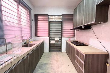 [FACING NORTH EAST| PARTIAL FURNISHED| PRIME AREA] 2 Storey Semi D Taman Delima Jaya Dengkil