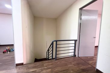 [FACING NORTH EAST| PARTIAL FURNISHED| PRIME AREA] 2 Storey Semi D Taman Delima Jaya Dengkil