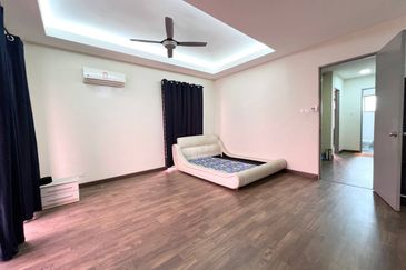 [FACING NORTH EAST| PARTIAL FURNISHED| PRIME AREA] 2 Storey Semi D Taman Delima Jaya Dengkil