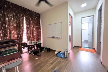 [FACING NORTH EAST| PARTIAL FURNISHED| PRIME AREA] 2 Storey Semi D Taman Delima Jaya Dengkil