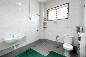 [FACING NORTH EAST| PARTIAL FURNISHED| PRIME AREA] 2 Storey Semi D Taman Delima Jaya Dengkil