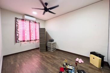 [FACING NORTH EAST| PARTIAL FURNISHED| PRIME AREA] 2 Storey Semi D Taman Delima Jaya Dengkil