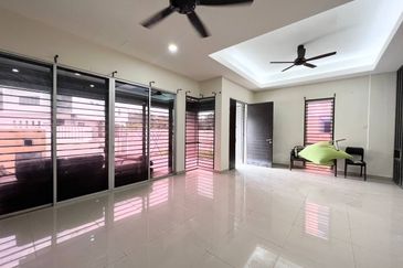 [FACING NORTH EAST| PARTIAL FURNISHED| PRIME AREA] 2 Storey Semi D Taman Delima Jaya Dengkil