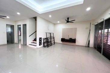 [FACING NORTH EAST| PARTIAL FURNISHED| PRIME AREA] 2 Storey Semi D Taman Delima Jaya Dengkil